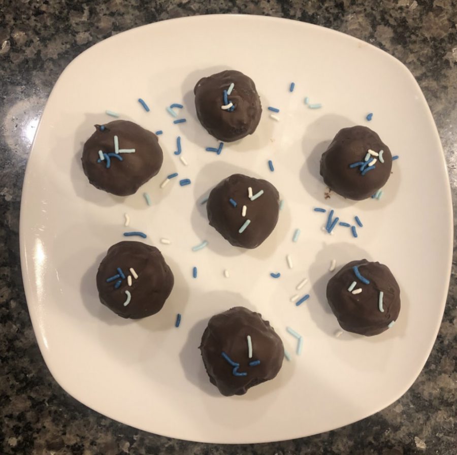These OREO balls are a delicious treat to share with your friends and family. They are very fun and easy to make.