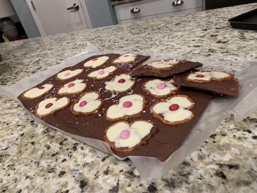 This Valentines Day season, enjoy the holiday with chocolate bark! You can decorate it however you like and enjoy for days to come.