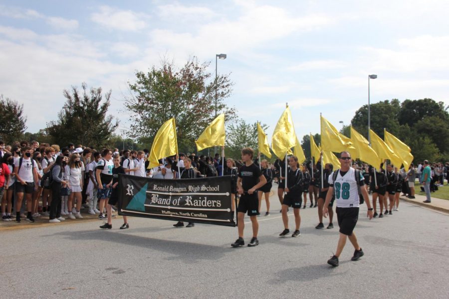 The+Band+of+Raiders+marches+in+the+parade+before+the+pep+rally.+They+were+followed+by+the+cheerleaders+and+Raiderettes%2C+school+club+representatives%2C+and+the+homecoming+queen+candidates.