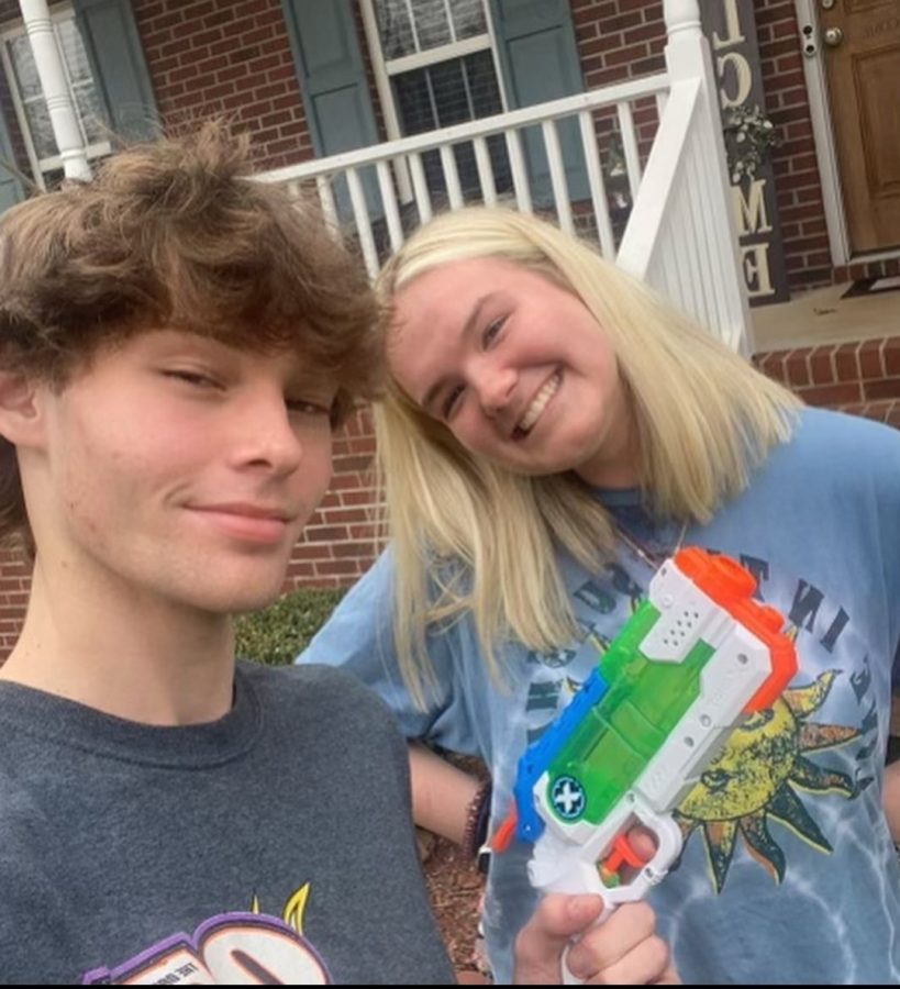 Tanner+Higgins+eliminates+Delaney+Potts.+Senior+assassins+is+the+annual+game+for+the+graduating+class+where+seniors+eliminate+their+fellow+assassins+until+the+last+assassin+is+standing.+